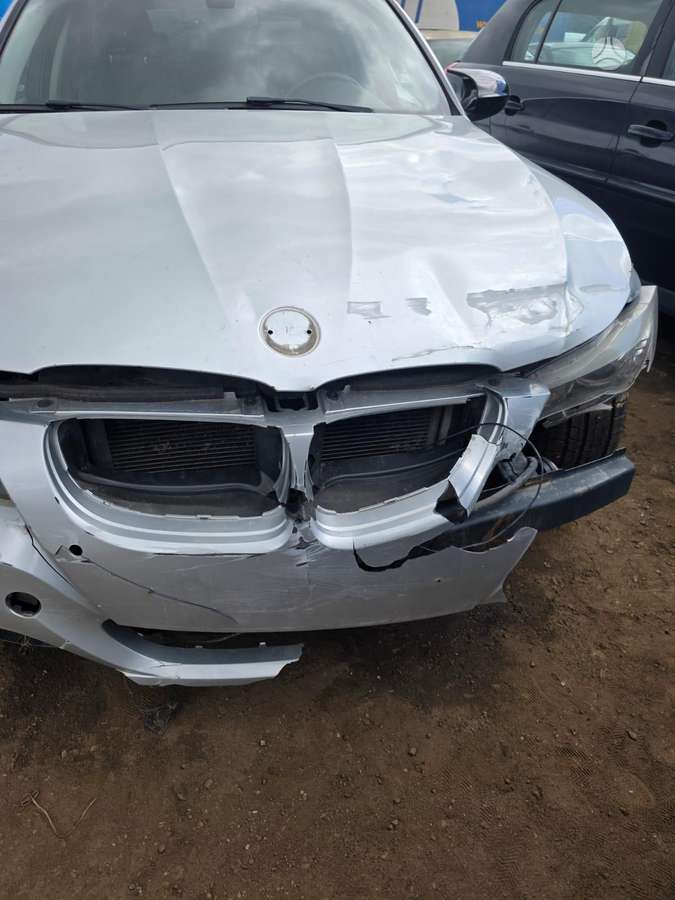 BMW 3 serija dalimis