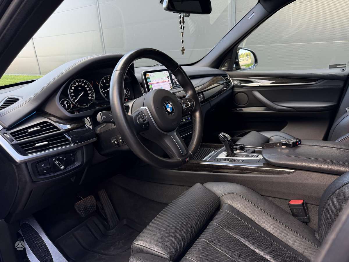 BMW X5, 4.4 l., off-road / crossover