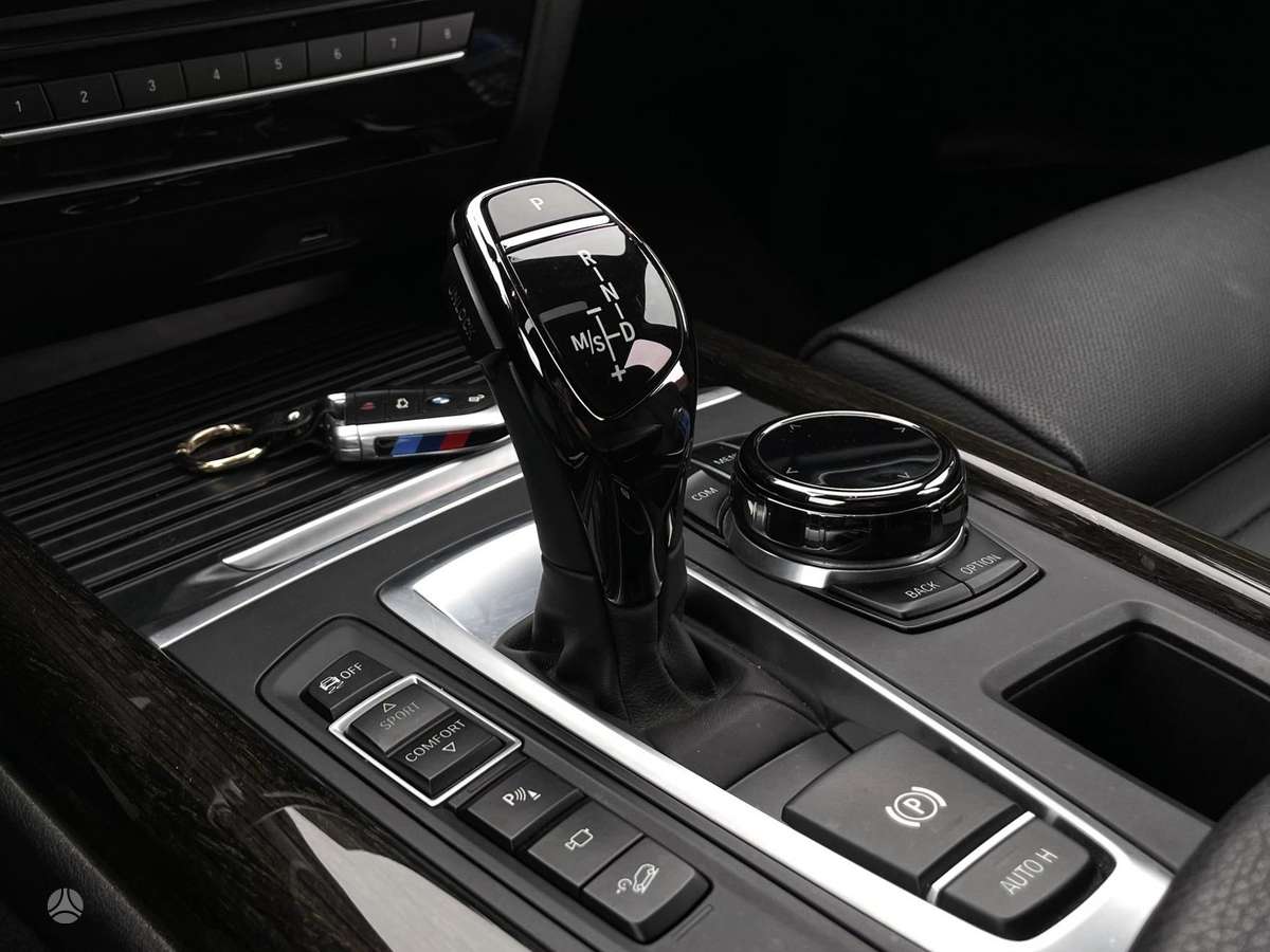 BMW X5, 4.4 l., off-road / crossover