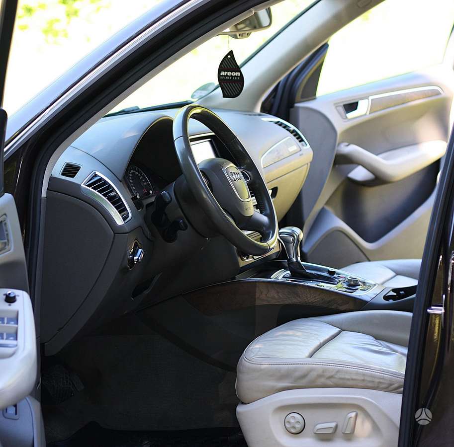 Audi Q5, 3.0 l., off-road / crossover
