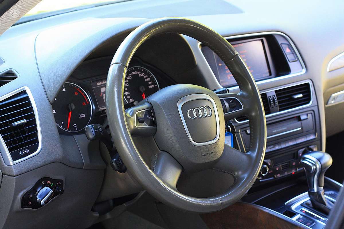 Audi Q5, 3.0 l., off-road / crossover