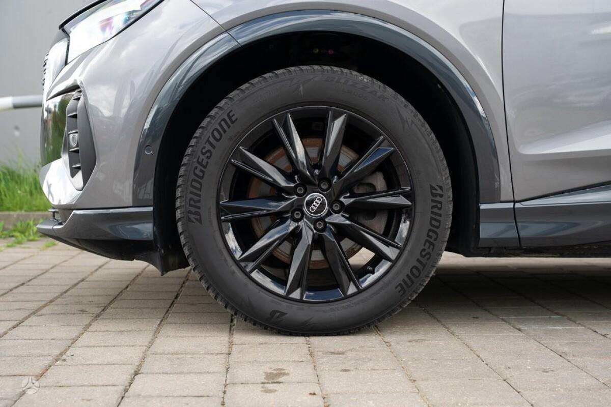 Audi Q4 e-tron, off-road / crossover
