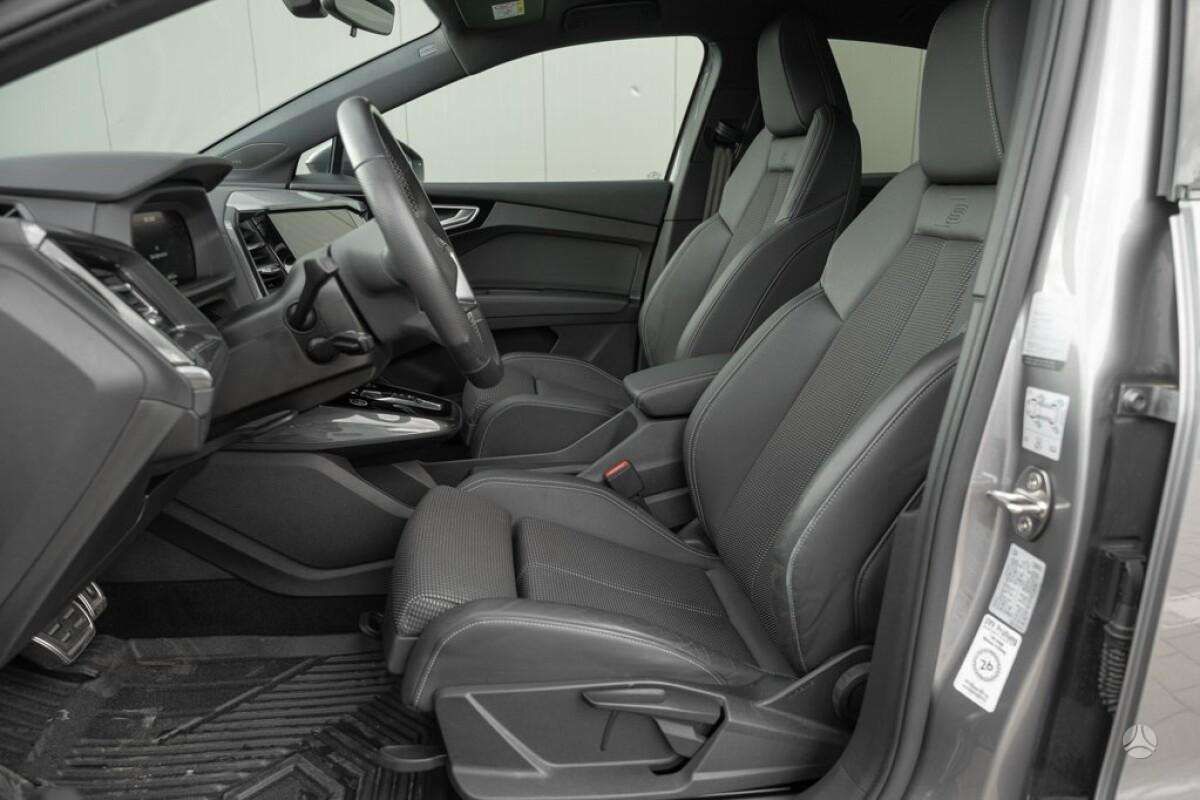 Audi Q4 e-tron, off-road / crossover