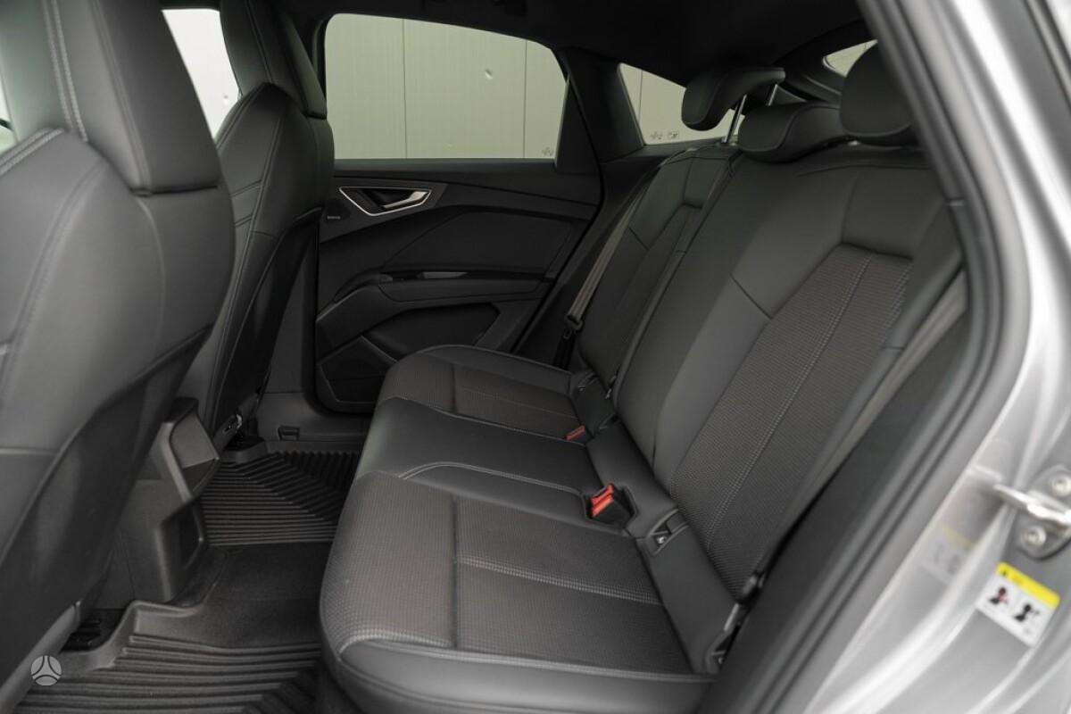 Audi Q4 e-tron, off-road / crossover