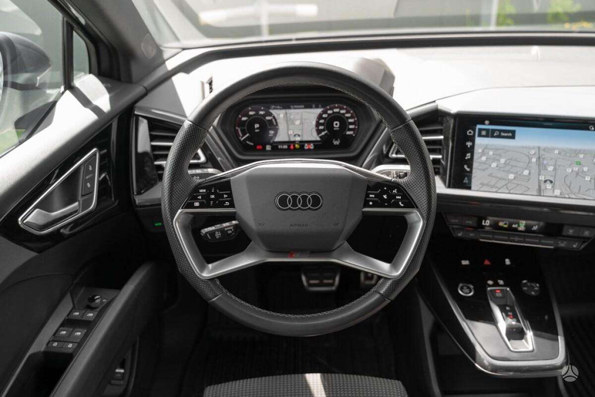 Audi Q4 e-tron, off-road / crossover