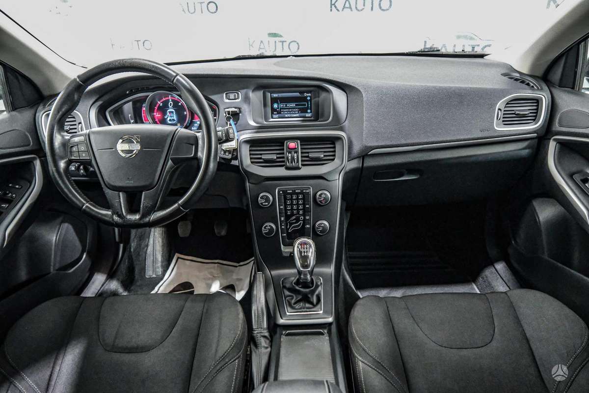 Volvo V40, 1.6 l., hatchback