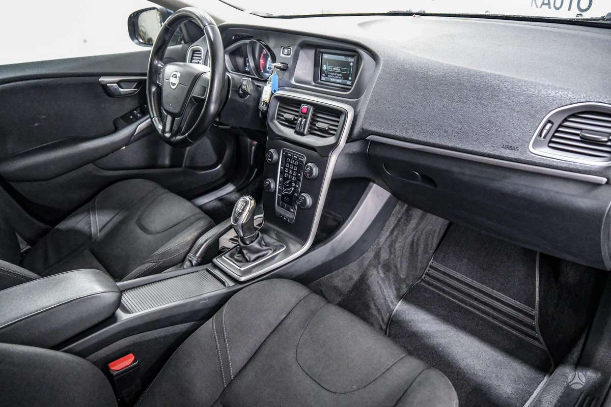 Volvo V40, 1.6 l., Хэтчбек