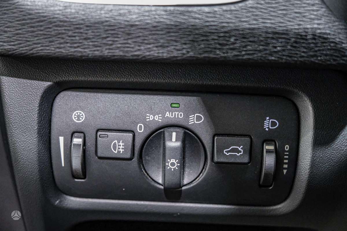 Volvo V40, 1.6 l., Хэтчбек