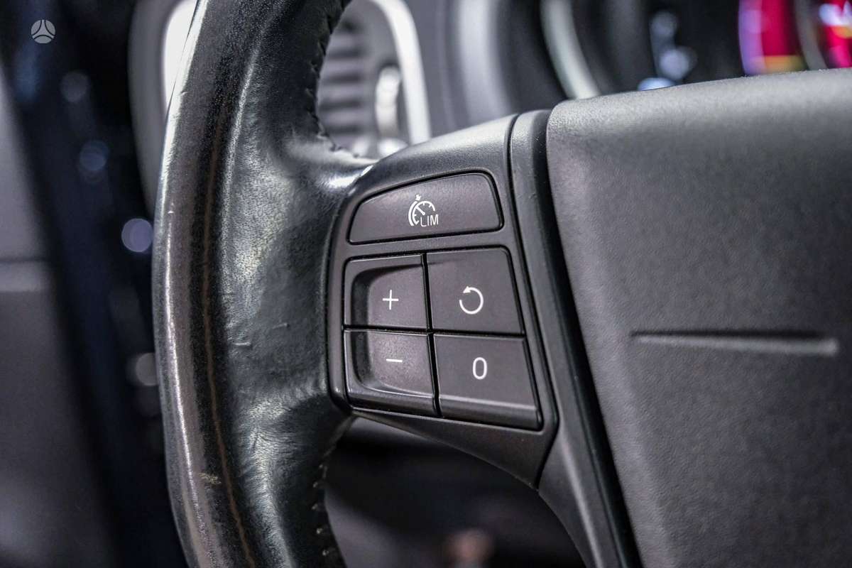 Volvo V40, 1.6 l., hatchback