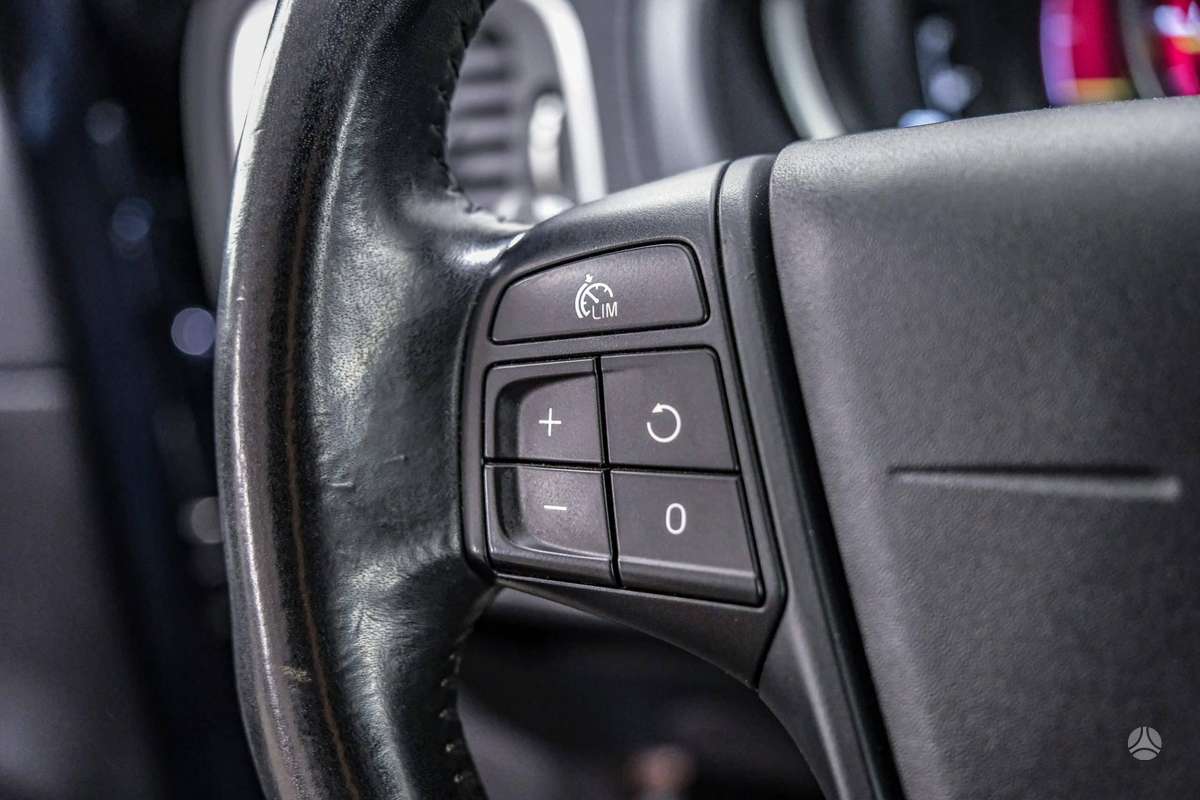 Volvo V40, 1.6 l., Хэтчбек