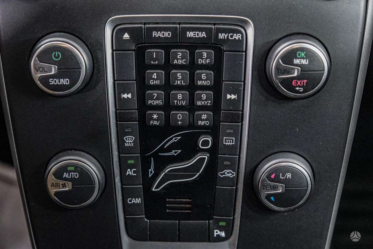 Volvo V40, 1.6 l., hatchback
