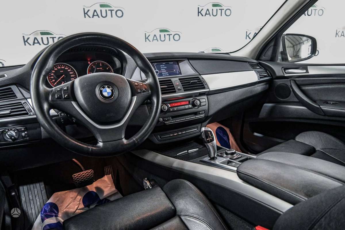 BMW X5, 3.0 l., off-road / crossover