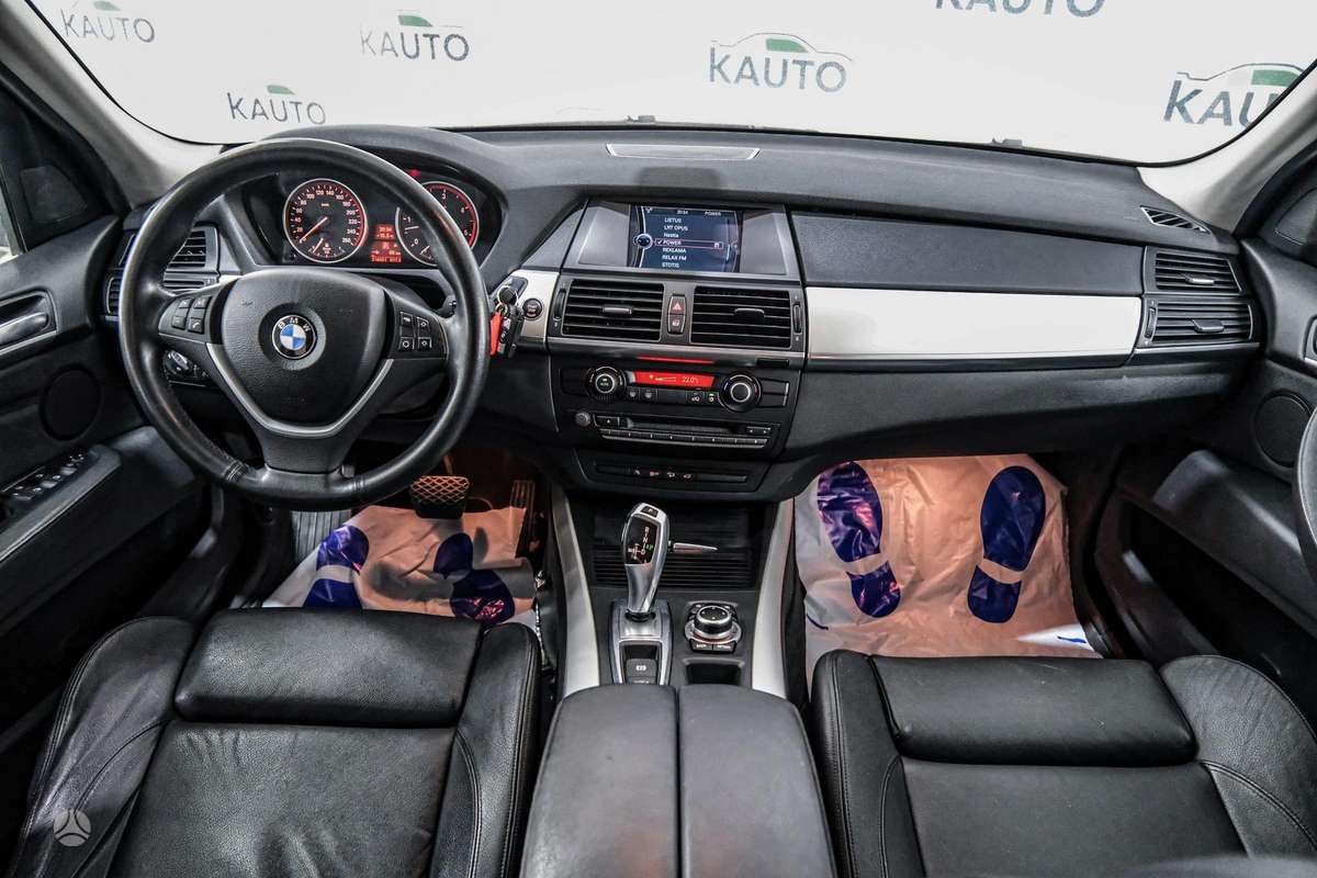 BMW X5, 3.0 l., off-road / crossover