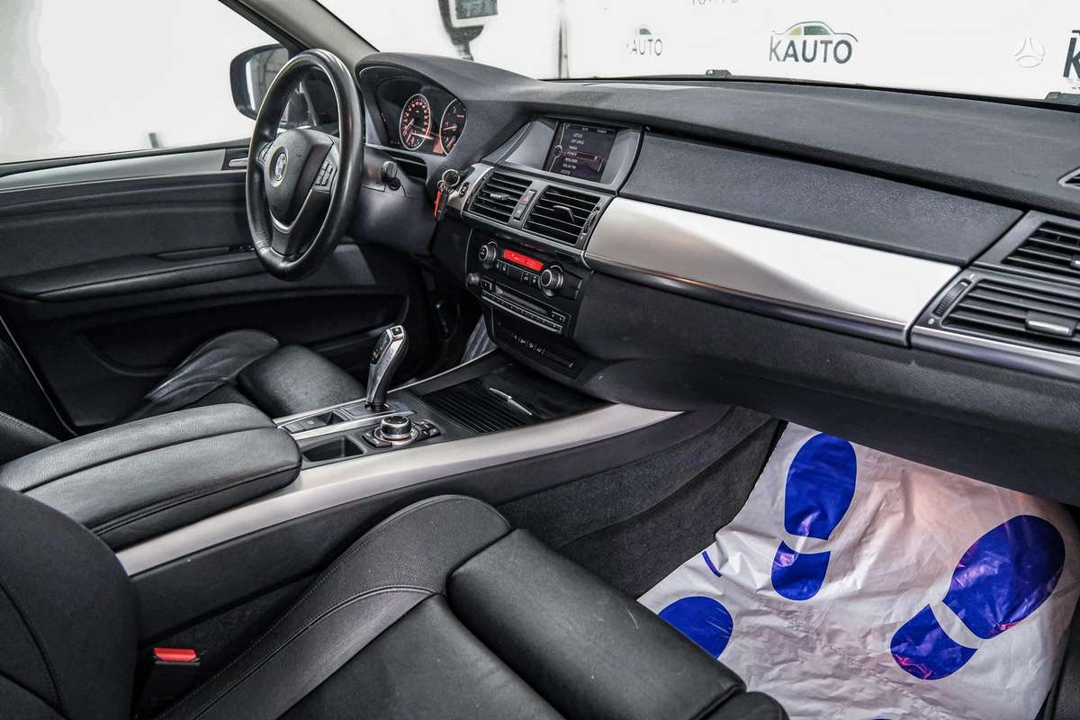 BMW X5, 3.0 l., off-road / crossover