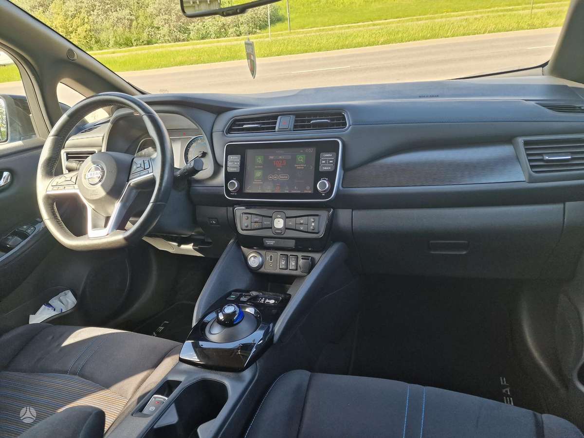 Nissan Leaf, 40 kWh, hatchback