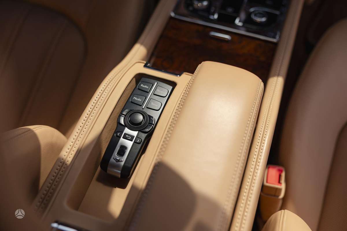 Bentley Mulsanne, Седан