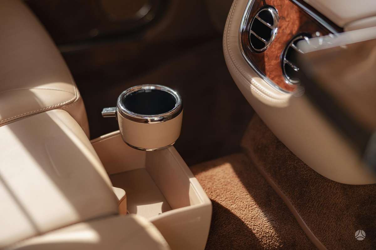 Bentley Mulsanne, Седан