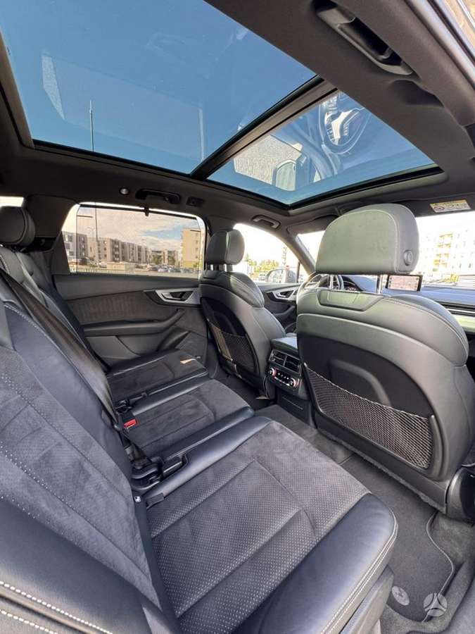 Audi Q7, 3.0 l., off-road / crossover