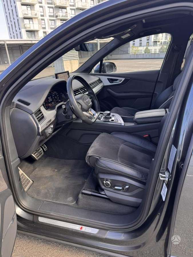 Audi Q7, 3.0 l., off-road / crossover