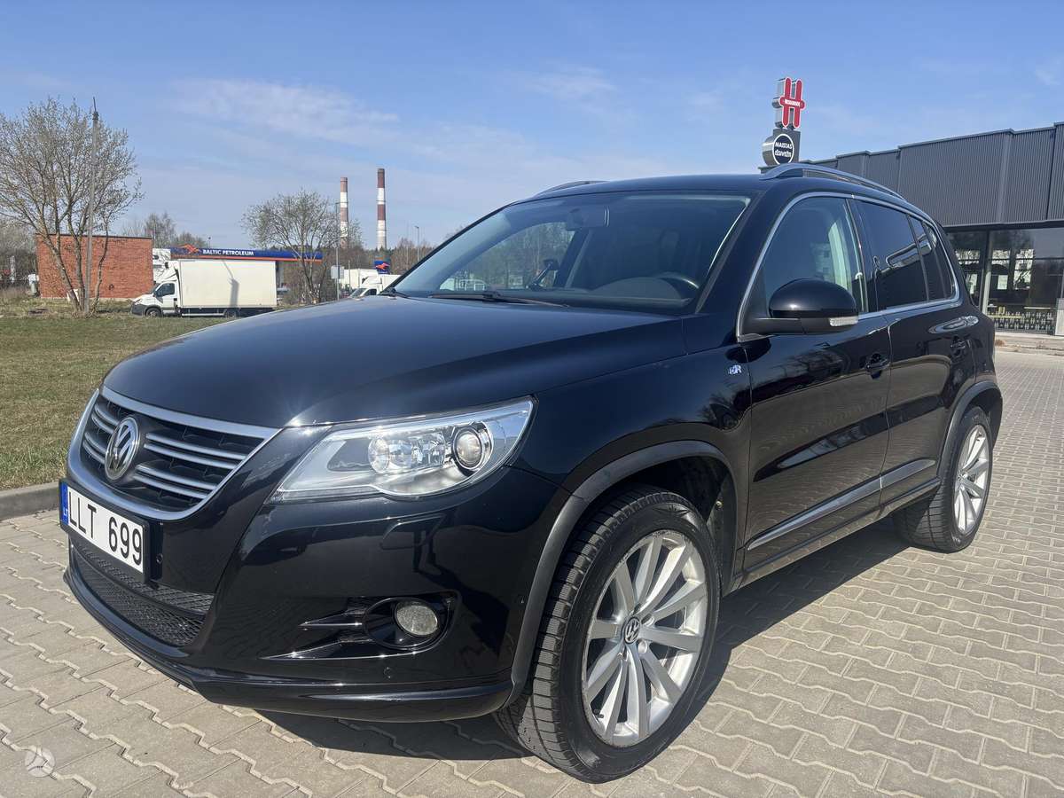 Volkswagen Tiguan - 1