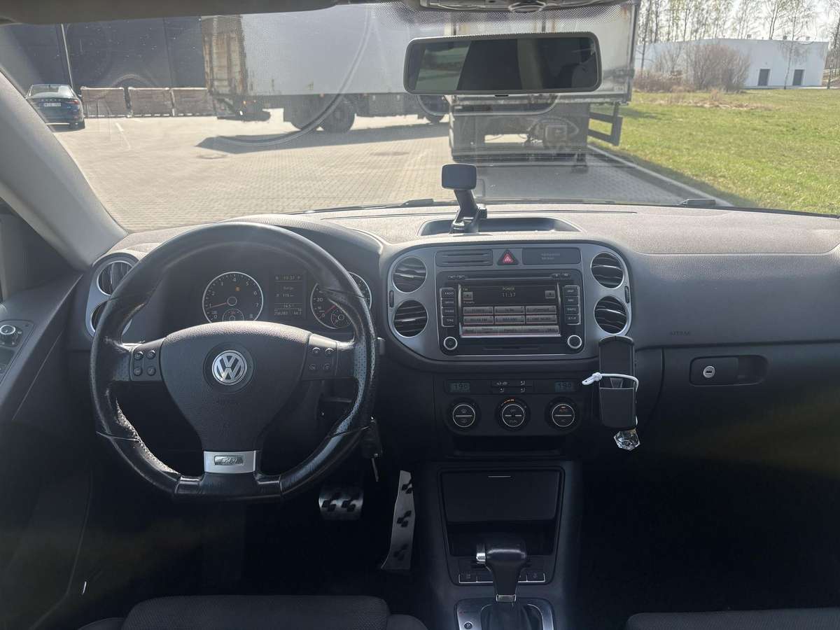 Volkswagen Tiguan - 10