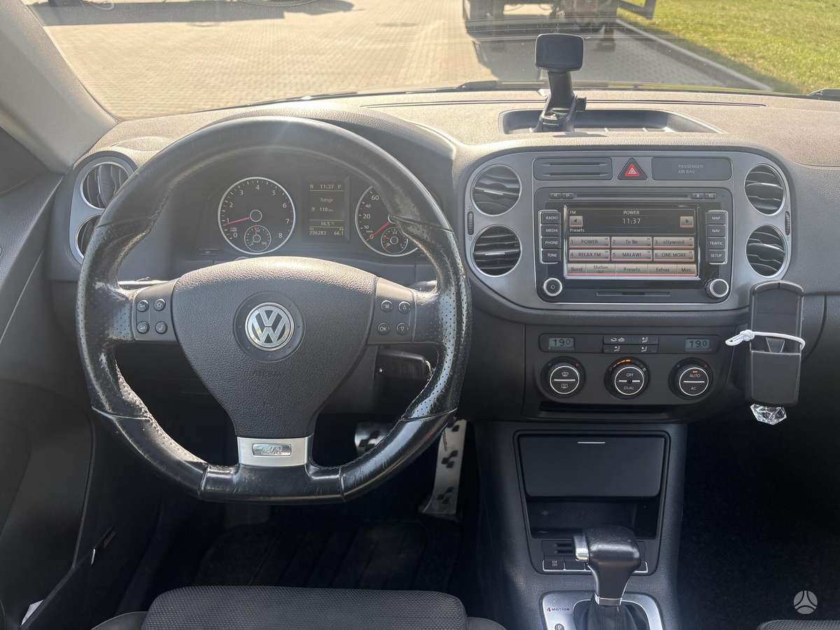 Volkswagen Tiguan - 11