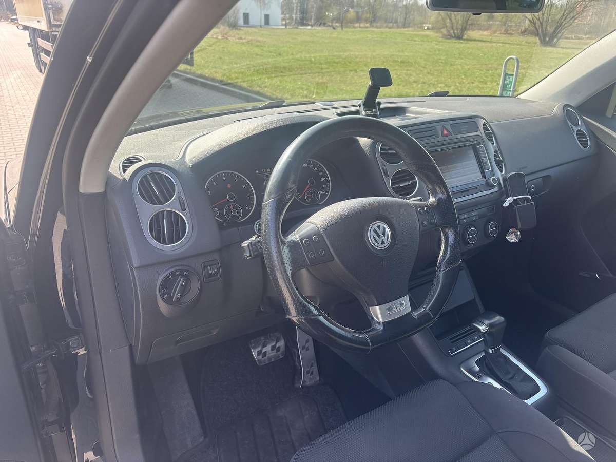 Volkswagen Tiguan - 12
