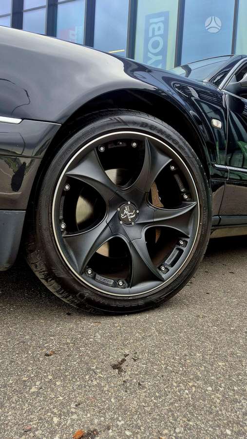 Audi A8, 4.2 l., sedanas