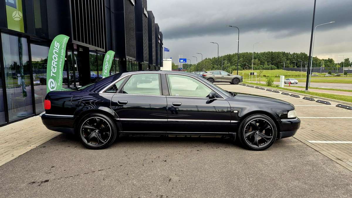 Audi A8, 4.2 l., Седан