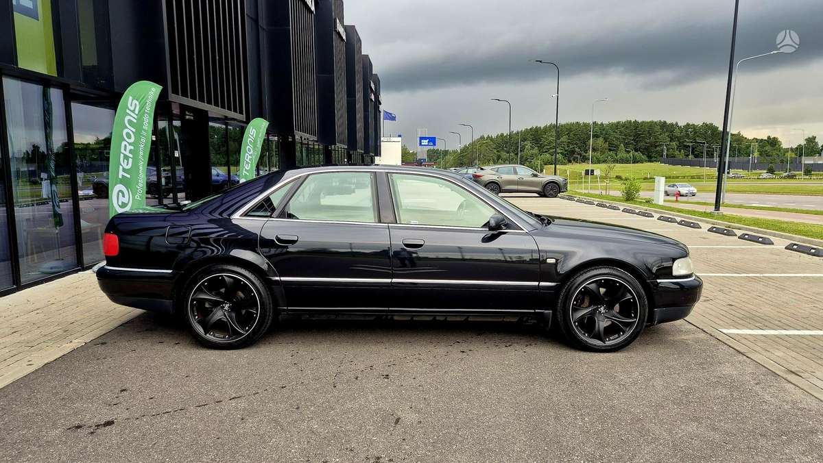Audi A8, 4.2 l., sedanas