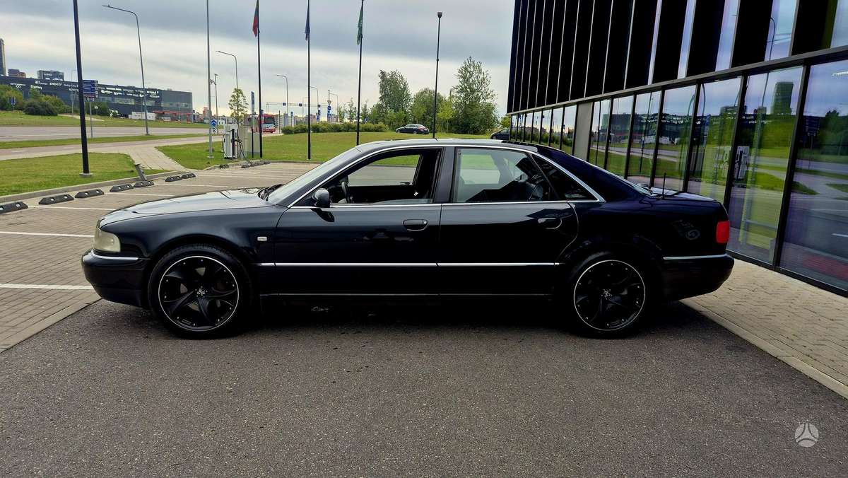 Audi A8, 4.2 l., sedanas
