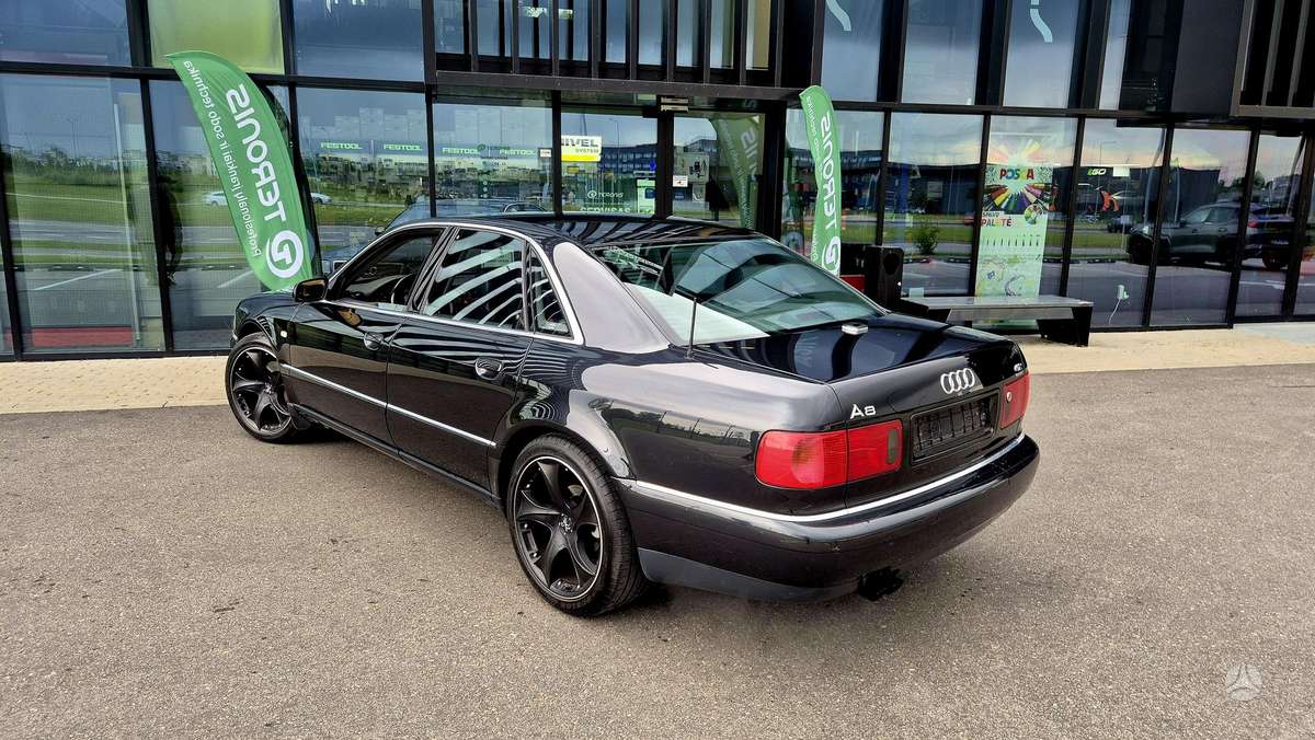 Audi A8, 4.2 l., sedanas