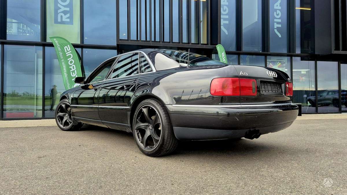 Audi A8, 4.2 l., Седан