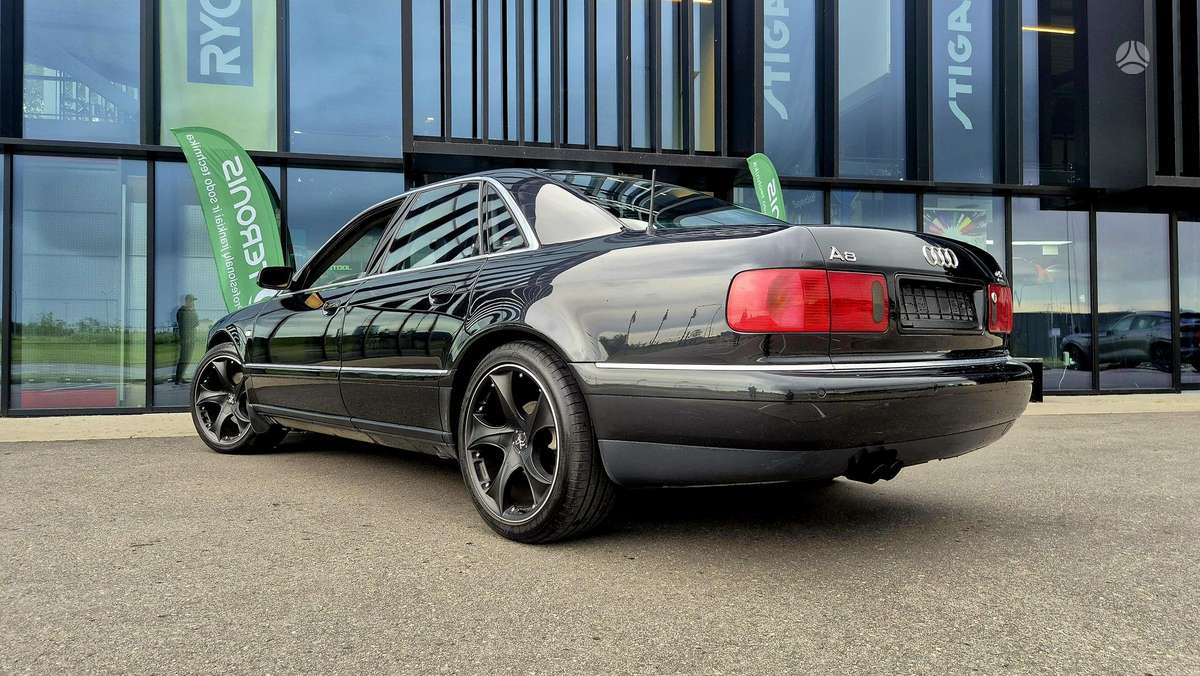 Audi A8, 4.2 l., sedanas