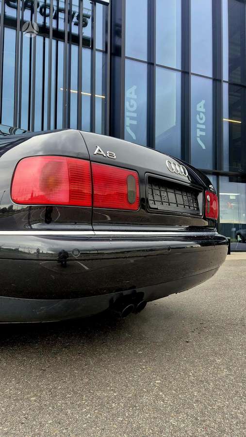 Audi A8, 4.2 l., saloon / sedan