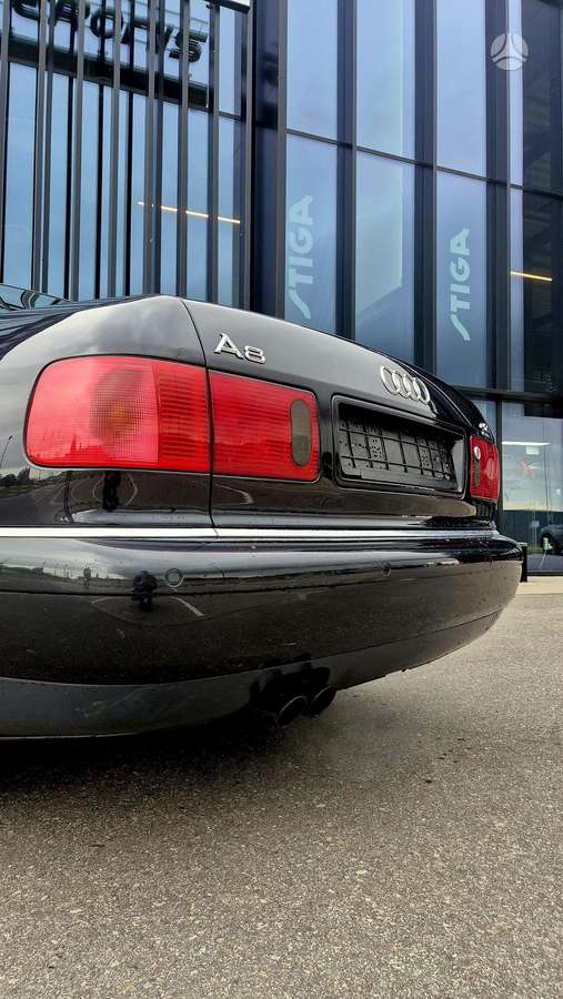 Audi A8, 4.2 l., sedanas