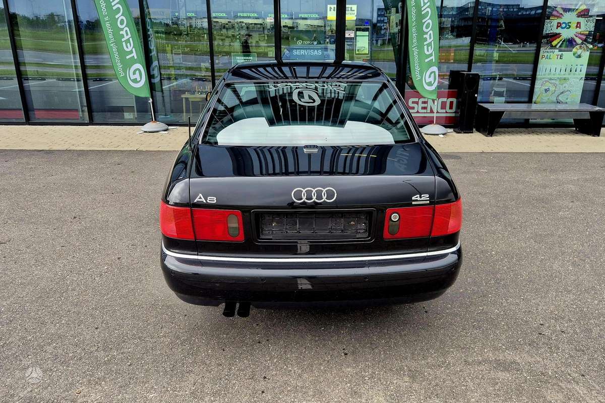 Audi A8, 4.2 l., sedanas