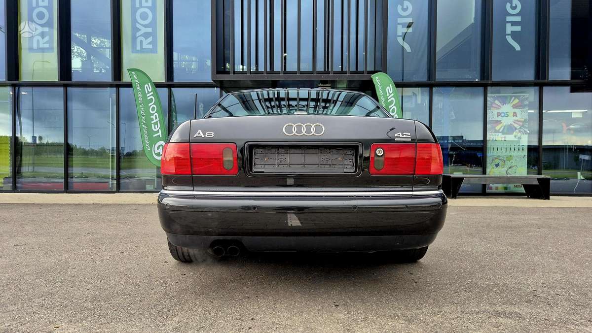 Audi A8, 4.2 l., sedanas