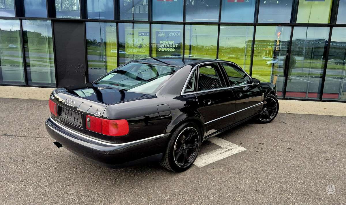 Audi A8, 4.2 l., sedanas