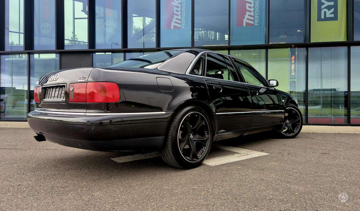 Audi A8, 4.2 l., sedanas