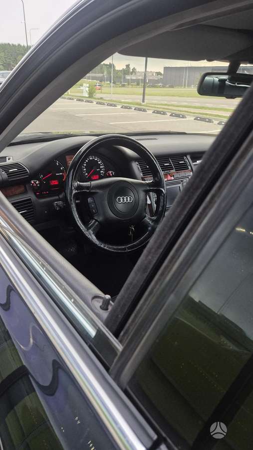 Audi A8, 4.2 l., sedanas