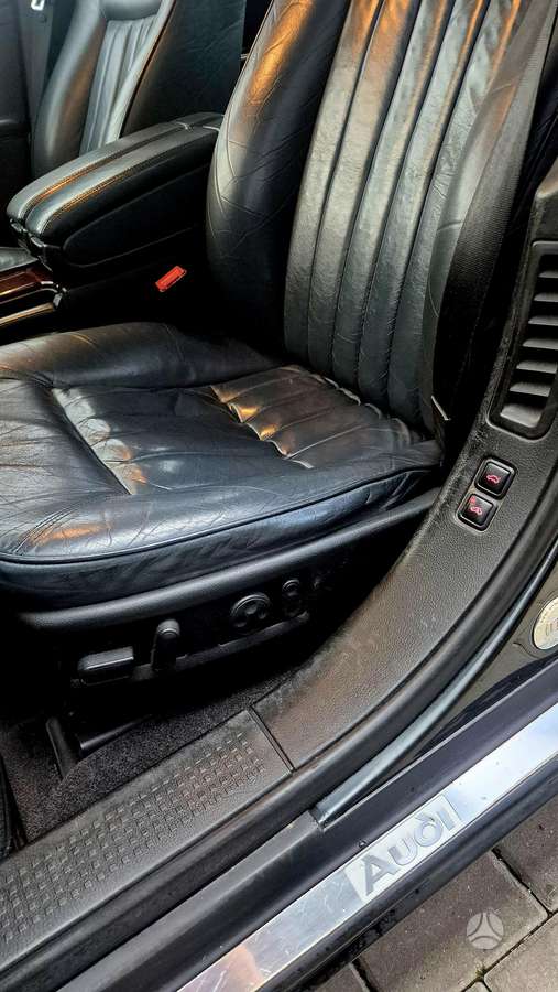 Audi A8, 4.2 l., sedanas