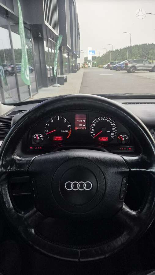 Audi A8, 4.2 l., sedanas