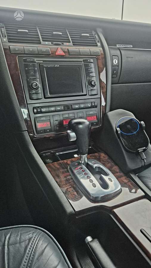 Audi A8, 4.2 l., sedanas