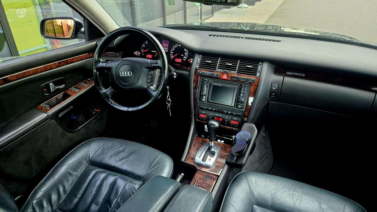 Audi A8, 4.2 l., sedanas