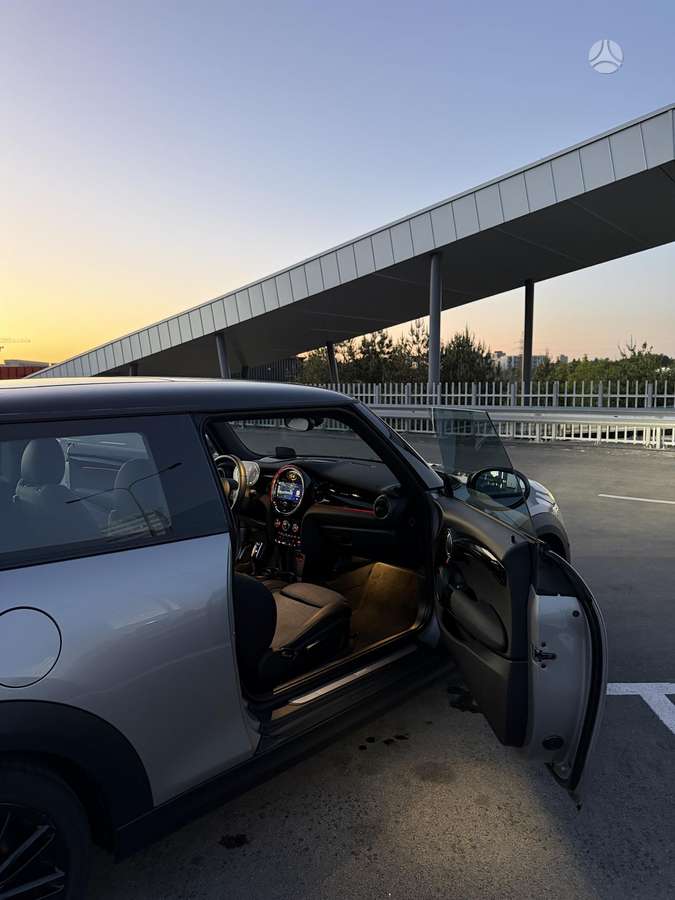 Mini Cooper, 1.5 l., hatchback