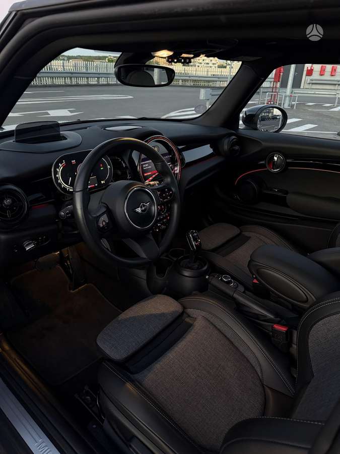 Mini Cooper, 1.5 l., hatchback