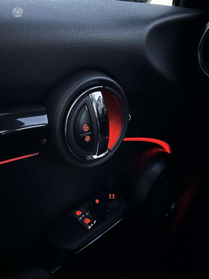 Mini Cooper, 1.5 l., hatchback