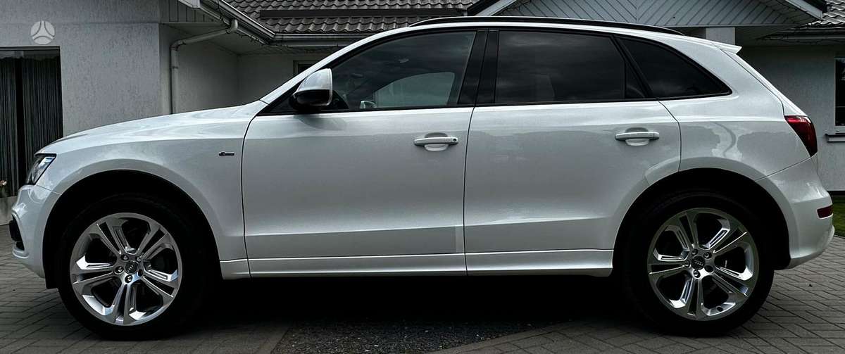 Audi Q5, 2.0 l., off-road / crossover