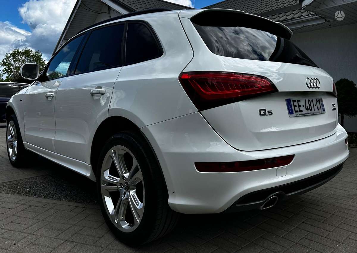 Audi Q5, 2.0 l., off-road / crossover